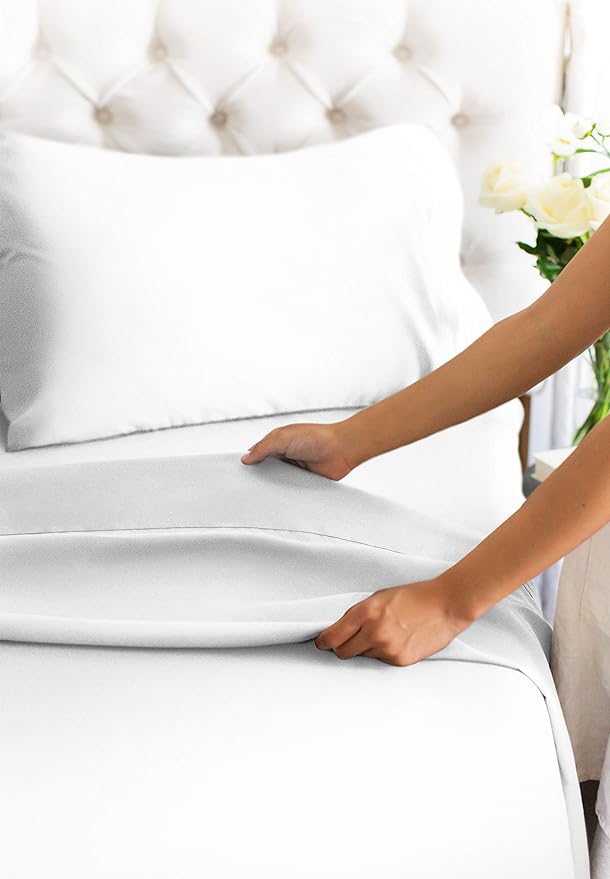 Queen Size 4 Piece Sheet Set - Comfy Breathable & Cooling Sheets - Hotel Luxury Bed Sheets for Women & Men - Deep Pockets, Easy-Fit, Extra Soft & Wrinkle Free Sheets - White
